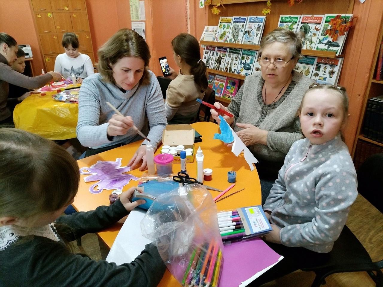 В Центральной модельной детской библиотеке состоялся мастер-класс «Чудеса умелых рук».