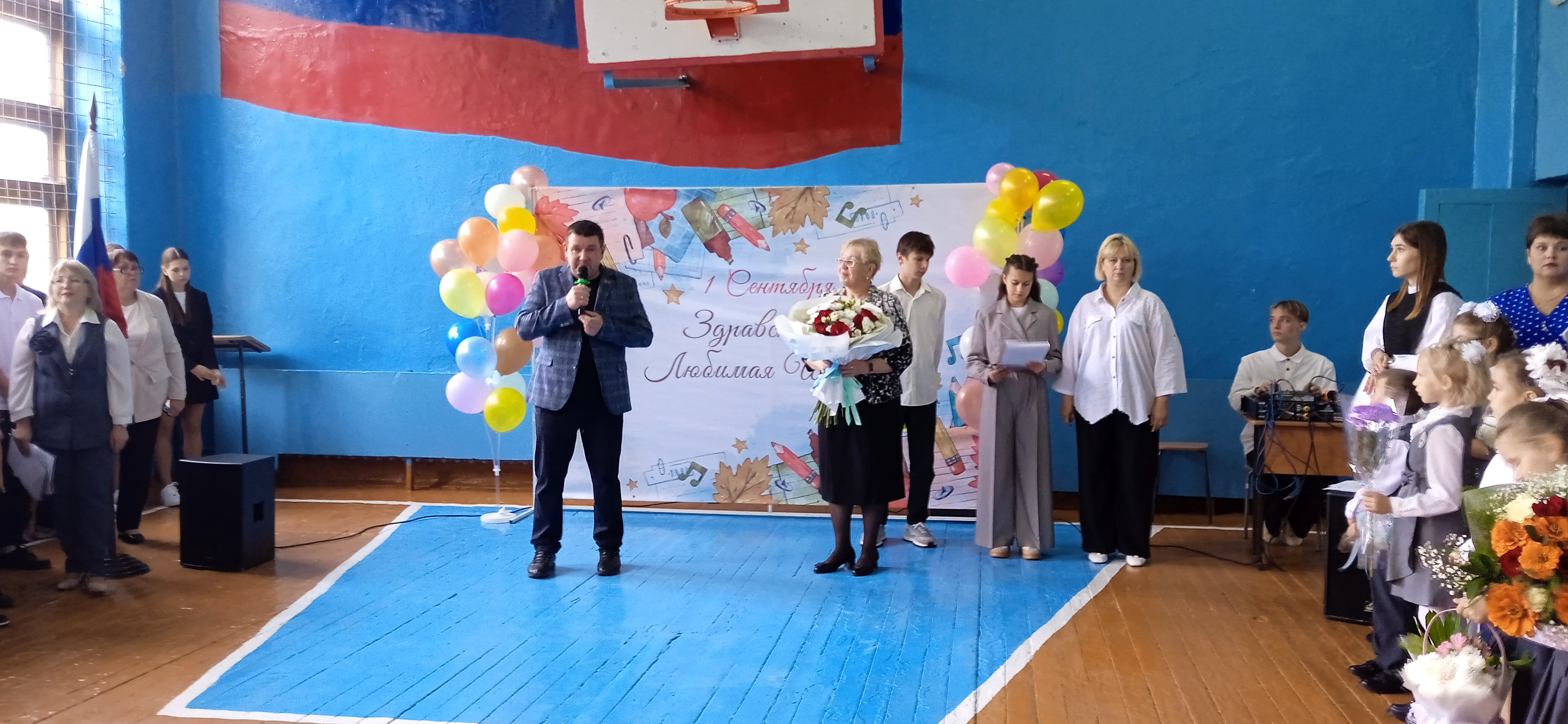 День знаний отметили 1 сентября в школах Новоалтайска.