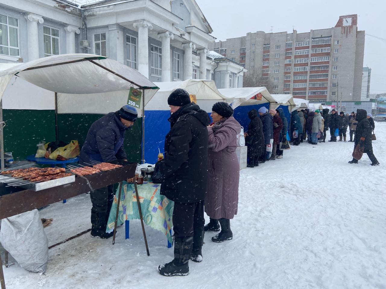 На Центральной площади города проходит &quot;Универсальная&quot; ярмарка!.