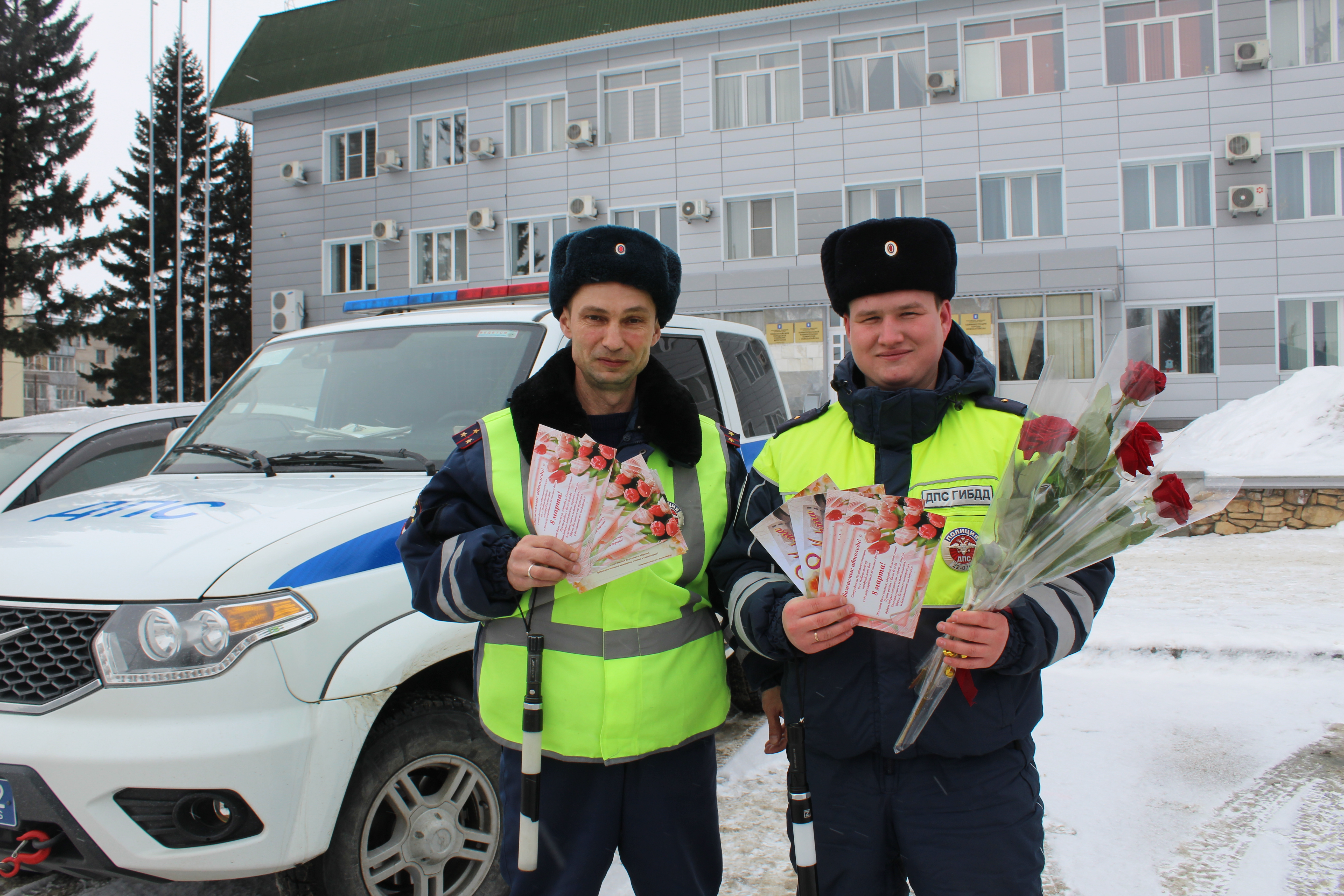 «Цветы для автоледи»  акция проведена  Госавтоинспекцией по г.Новоалтайску.