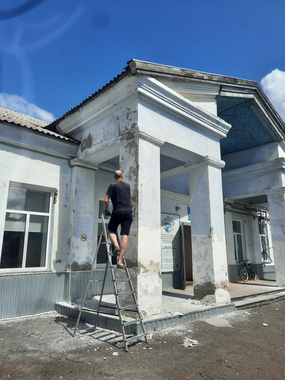 Июль - это не только разгар школьных каникул, но и школьных ремонтов.