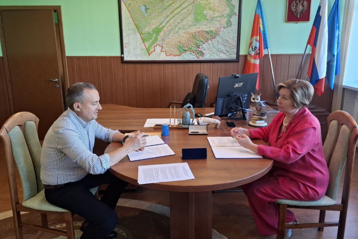 Накануне нового учебного года подписано соглашение о сотрудничестве между Средней общеобразовательной школой № 19 города Новоалтайска и Алтайским государственным педагогическим университетом.