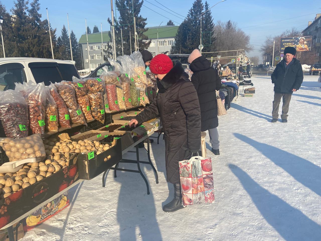 На Центральной площади состоялась первая в этом году «Универсальная» ярмарка!.