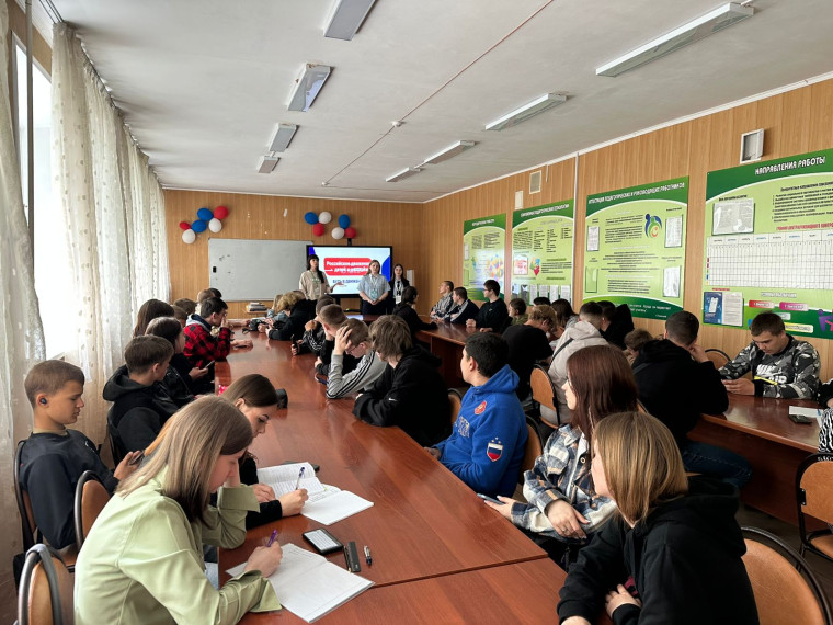Волонтеры благоустройства в Новоалтайске. Волонтеры благоустройства в Новоалтайске.